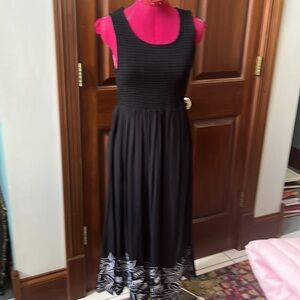 Jane Ashley    NWOT    Smocked scoopneck Long Midi Dress   Cutout work    Size M